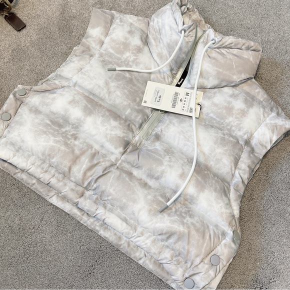 Brand NEW WITH TAG 🔥 Zara 🔥 TIE-DYE PUFFER GILET Crop Top puff vest - Picture 5 of 16